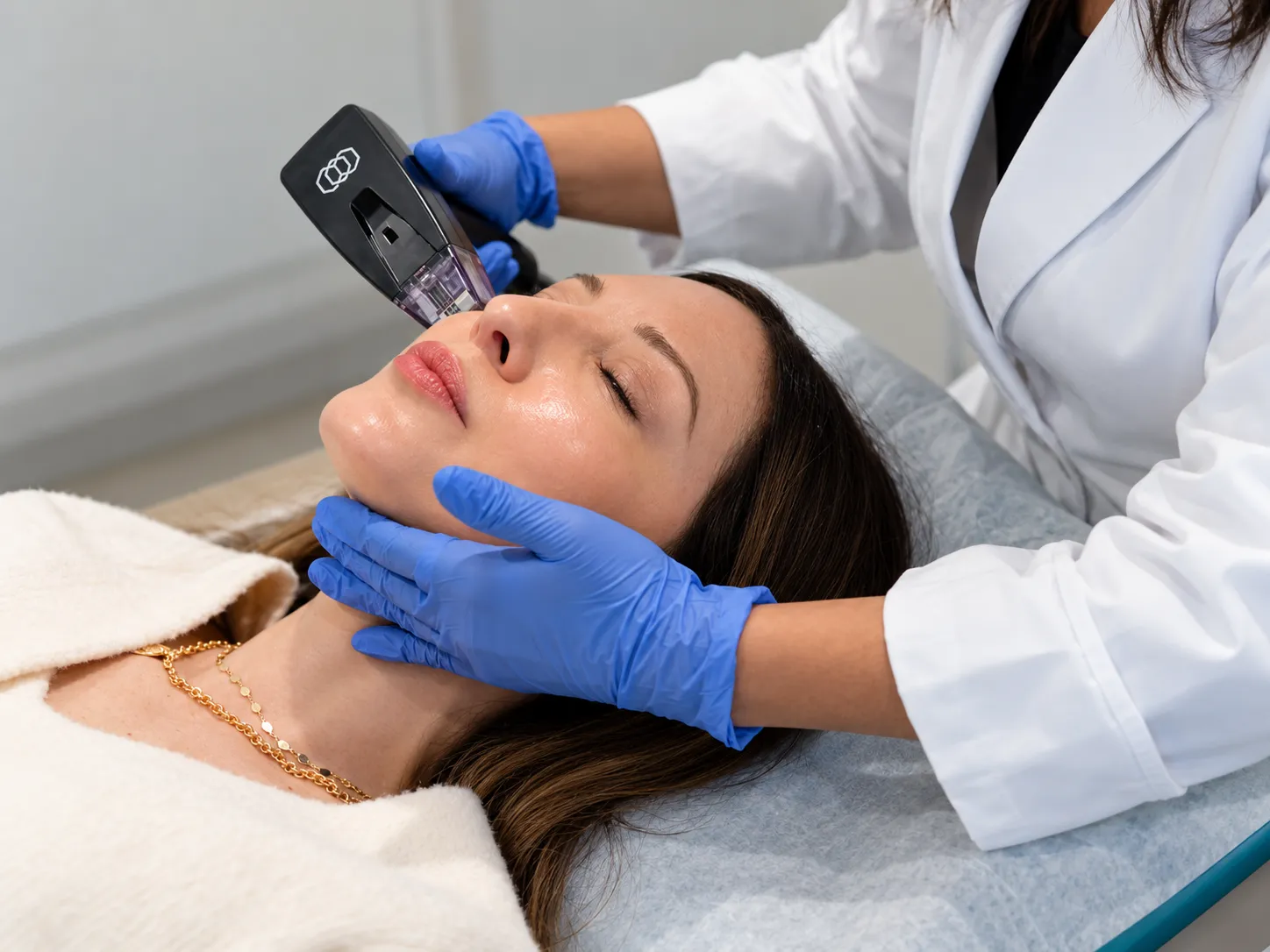 Non-surgical facelift treatment to improve facial firmness and restore a refreshed appearance